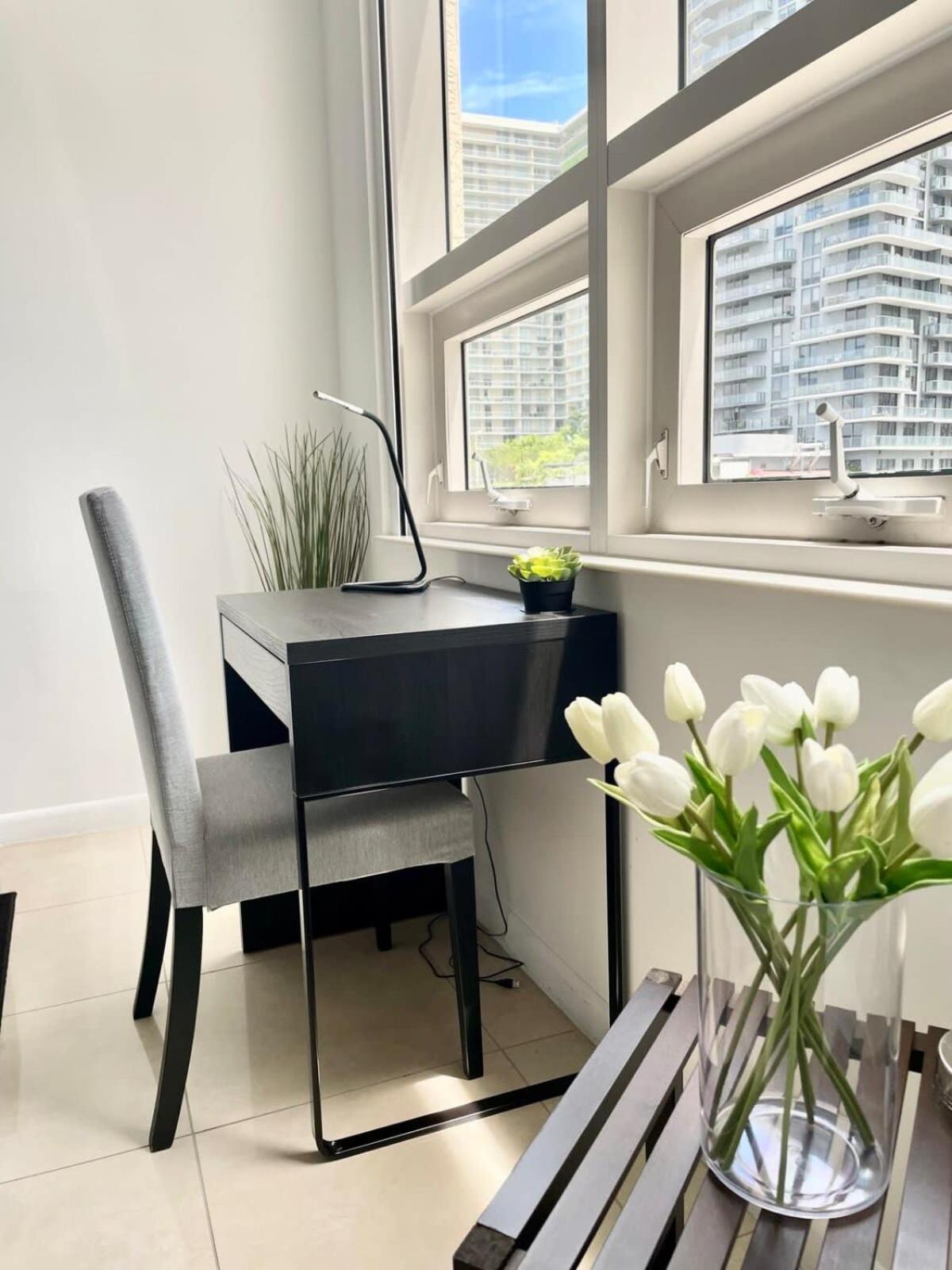 City Condo In Midtown Wynwood With Pool And Parking Miami Exterior photo